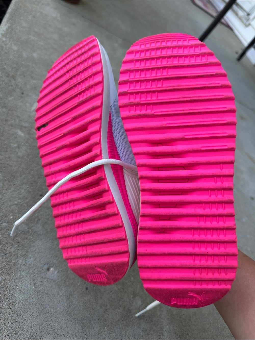 Puma Women’s pink and white tennis shoes size 8.5 - Picture 5 of 6